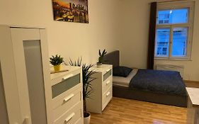 Sunlit Apartment Close To City Center